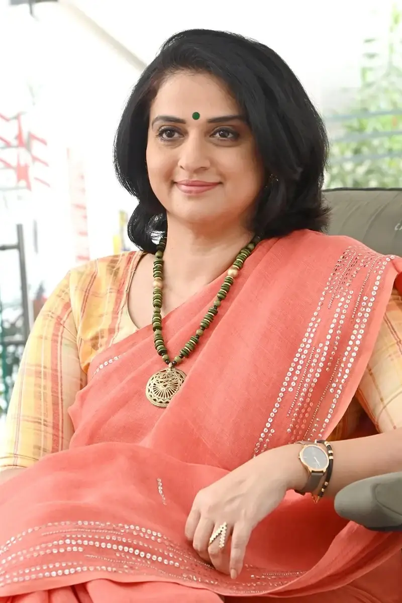 TELUGU ACTRESS PAVITRA LOKESH IN ORANGE SAREE AT MALLI PELLI MOVIE INTERVIEW 15